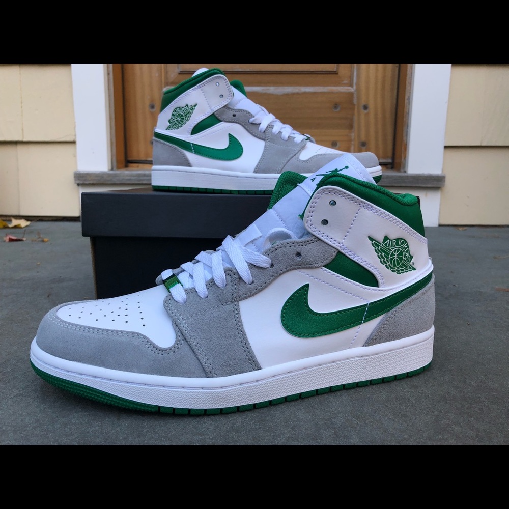 Jordan 1 Grey Green SE (Dead-Stock)